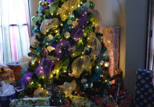 xmas the tree on Christmas Morning