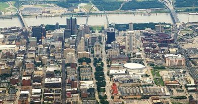 800px St. Louis MO the air