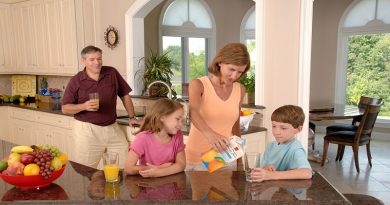 family drinking orange juice 619144 960 720