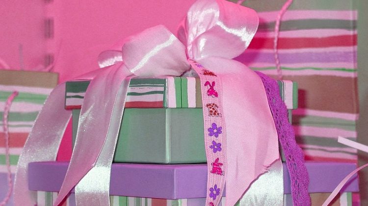 Gifts is boxes with big bow - Best Gifts