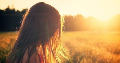 Woman in a field in the sunshine - Inner Beauty