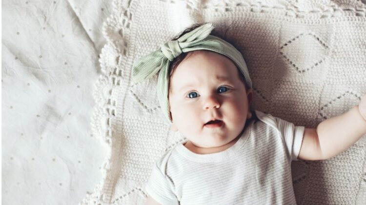 Wholesale Baby Headband Baby Girl Wearing a Headband