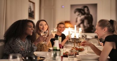 Ideas for Finding New Friends As an Adult Women enjoying a dinner together