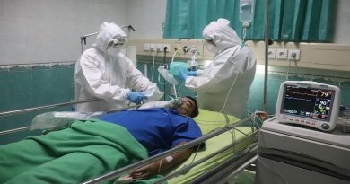 Physician Recruitment Can be Challenging Hospital Staff working on patient