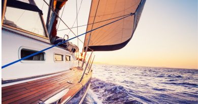 Reasons to Rent A Yacht For Your Next Vacation Small Yacht on the Sea