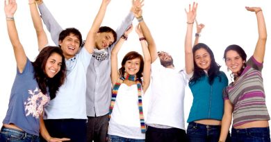 99 Fun Psychology Quiz Questions / Happy Friends holding their arms up in the air