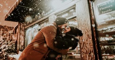 Greeting the New Year with a Stronger Relationship / Couple snuggling outside in the snow.