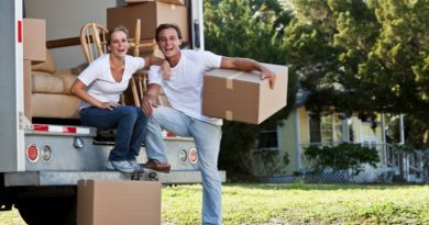Tips to Adjust into a New City after a Long-Distance Move / Couple with filled moving truck