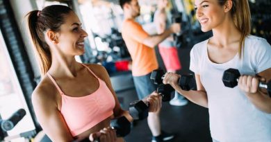 Health, Beauty, And Hygiene Tips To Follow Before And After The Gym / Women working out at the Gym
