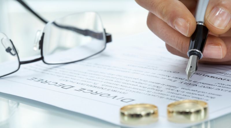 How Long Does a Divorce Take in Florida / Signing Divorce Papers