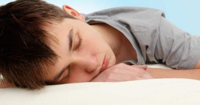 Why you should buy your teen a queen size mattress instead of a full / Sleeping Teenage Boy