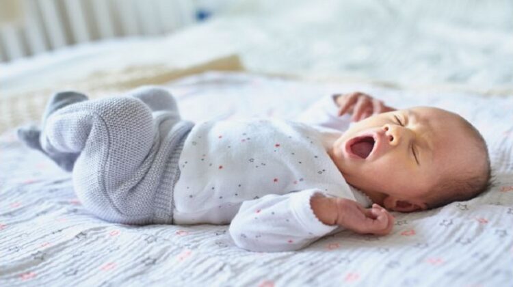 How to Dress a Child for Sleep / Yawning sleepy baby in crib