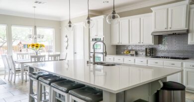 Home Improvements ? Bright Sunny Kitchen with Huge island with Seating