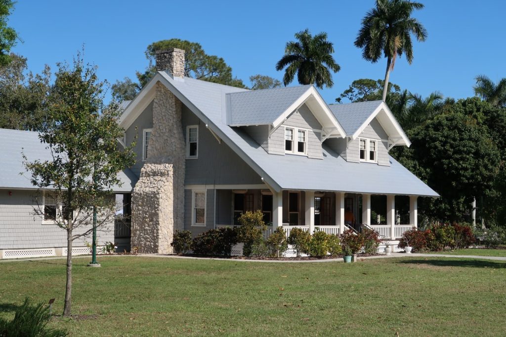 4 Things To Do When Moving House / Summer house of Henri Ford
