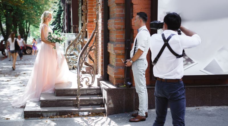 25 Instagram Wedding and Elopement Photographers / Photographer taking photos of a bride on the steps of a brownstone