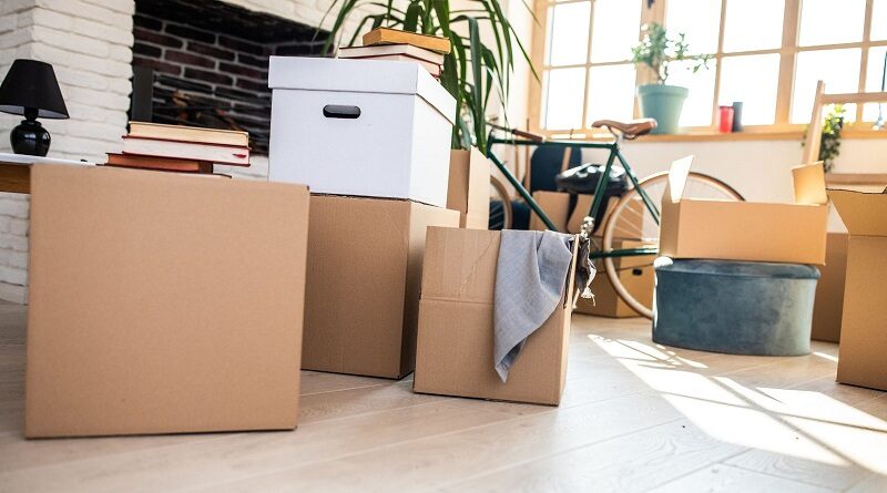 How to Make Moving House Easier / Packed Moving Boxes
