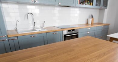 Best Countertop Materials for Busy Kitchens / Kitchen with Butcher Block Countertops