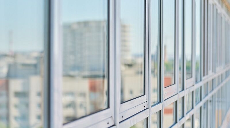 types of commercial glazing materials / Large Window Wall on Commercial Building