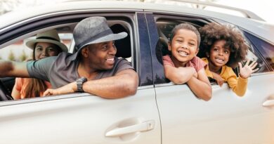 8 Tips For A Happy And Safe Road Trip with Kids / Happy Family in a Car on a Road Trip