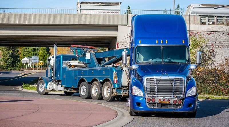 5 Tips for Choosing Tractor Trailer Towing Services / Large Tractor Trailer Being Towed