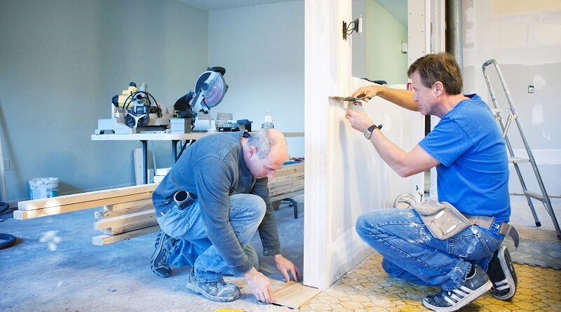 Home Renovation Company and Modern Home Renos in Vancouver / Construction Workers doing Home Renovations