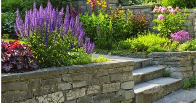 Retaining Wall Ideas for Your Garden / Beautiful Garden with retaining walls