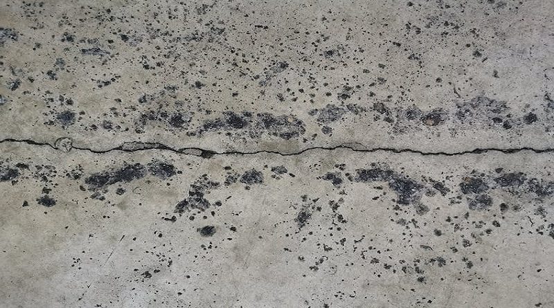 What’s Going On With Your Home’s Walls? / Cracked concrete