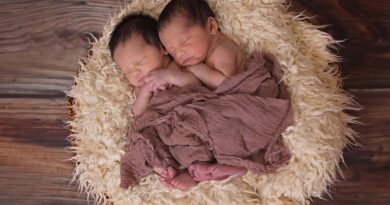 A List of Unique Baby Shower Gifts for Soon-To-Be Twin Parents / Sleeping Twin Newborns