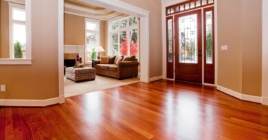 Beautiful Home With Hardwood Flooring / 4 Things to Consider When Choosing a Hardwood Floor