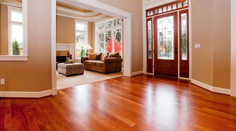 Beautiful Home With Hardwood Flooring / 4 Things to Consider When Choosing a Hardwood Floor