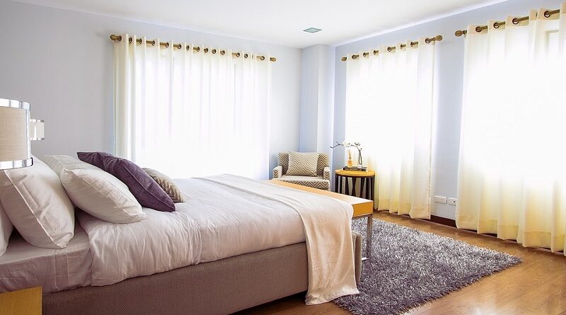 Calm Bedroom with Natural Colors and Fabrics / Your Ultimate Guide to a Lavish Sleeping Space