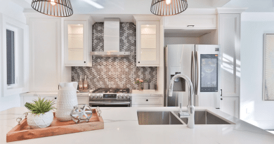 Gorgeous White Kitchen with Stainless Steel Appliances / How To Keep Your Home In Good Shape All Year Round