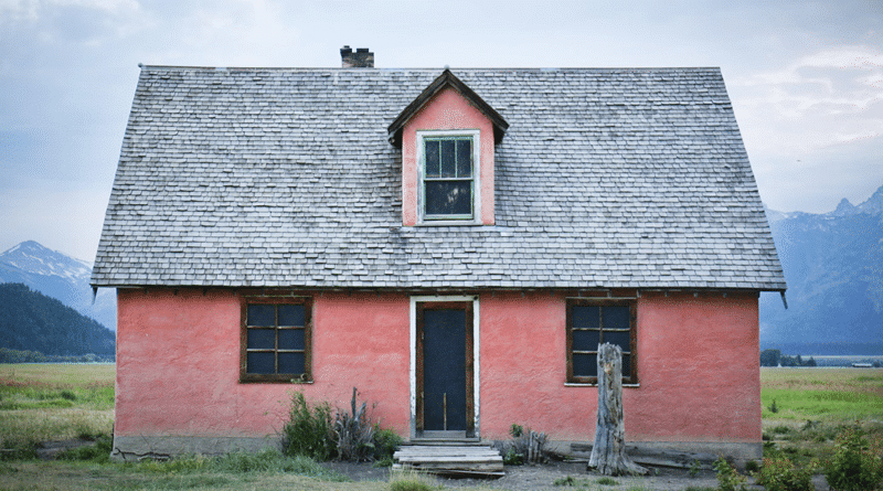 Old Abandoned Red Stucco Home with Grey Roof / Real Estate Tips: What To Do When Buying A Fixer-Upper